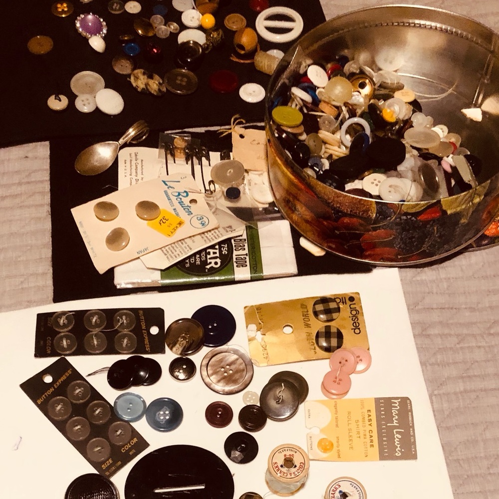 Antique & vintage tin of Grandmother’s Buttons…see pics